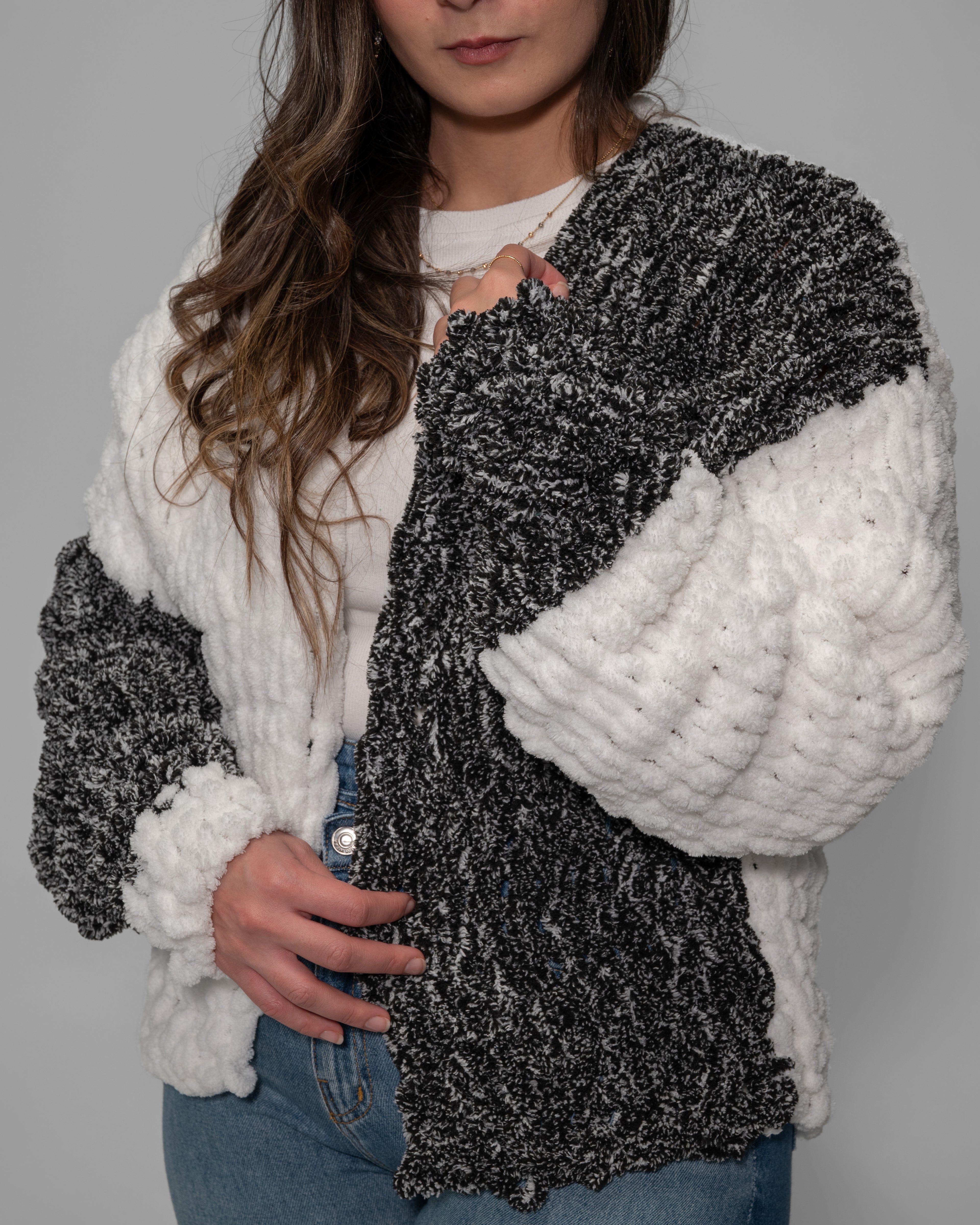 knit white  pullover jacket